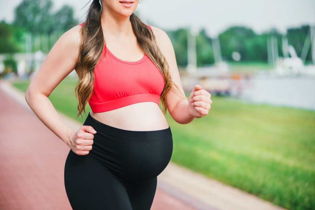 Courir pour déclencher l’accouchement ? Une mauvaise idée !