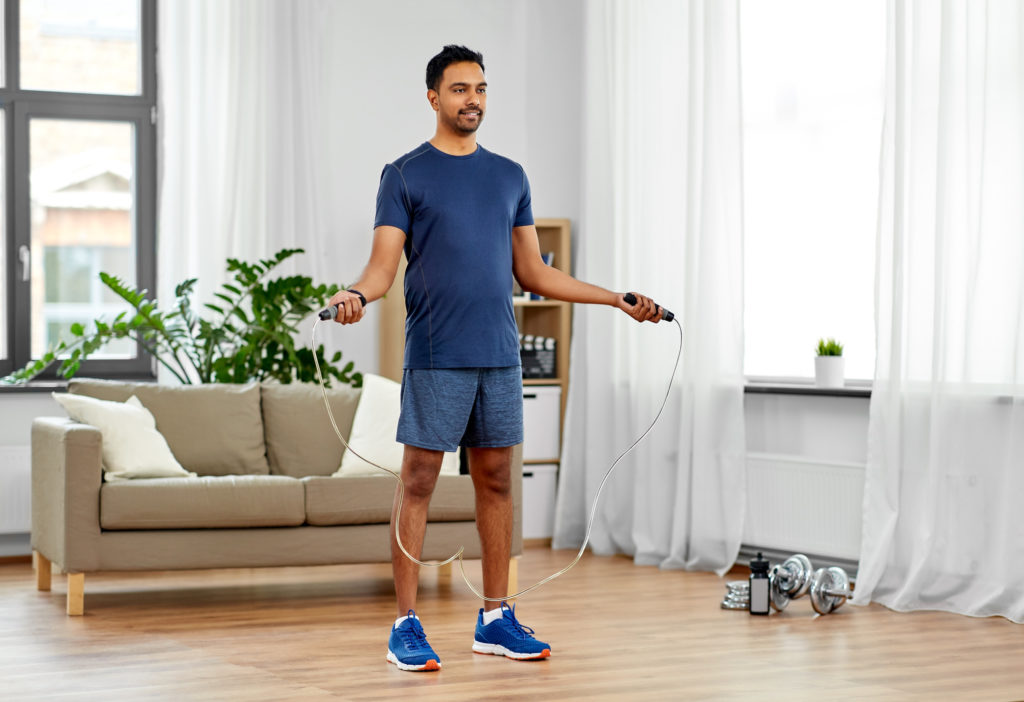 La corde à sauter  l’outil idéal pour un entraînement cardio à la maison