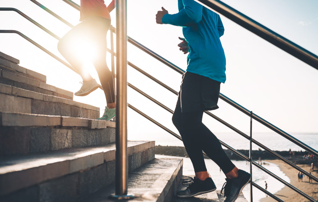 L’entraînement fractionné en côté est-il plus efficace que sur du plat